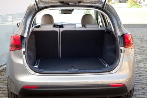 2012 Kia cee'd Sportswagon interior boot