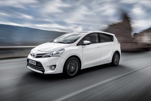 2013 Toyota Verso exterior left side dynamic