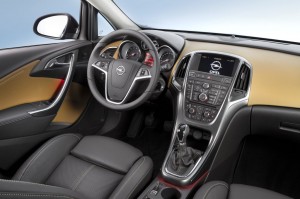 2013 Opel Astra saloon interior front cockpit
