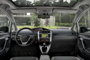 2013 Toyota Verso interior cockpit