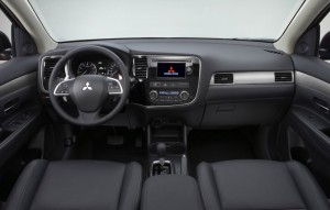 2013 Mitsubishi Outlander interior cockpit