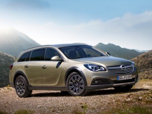 2013 Opel Insignia Country Tourer exterior front right static