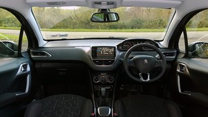 2014 Peugeot 2008 interior cockpit