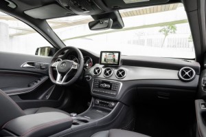 2014 Mercedes-Benz GLA interior cockpit