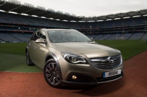 2014 Opel Insignia Country Tourer exterior front right static