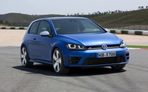 2015 Volkswagen Golf R exterior front right dynamic