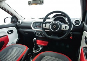 2014 Renault Twingo interior cockpit